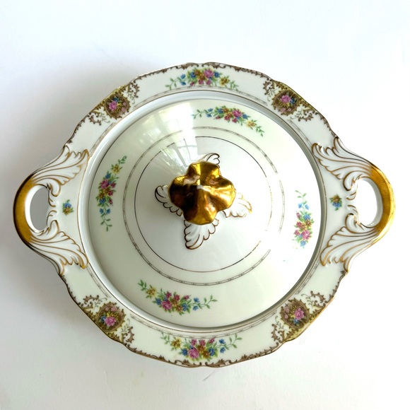 BLACK KNIGHT Waldenburg Studios Patricia Brown Covered Vegetable Dish - Picture 1 of 4